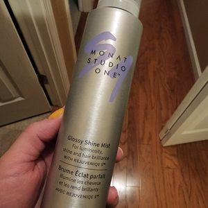 Monat Glossy Shine Mist
